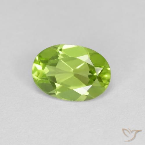 Peridoto Verde medio natural de 0.81 ct, Ovalada, VS