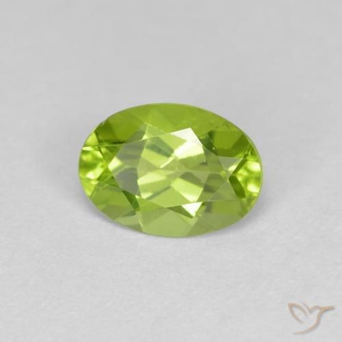 Peridoto Verde medio natural de 0.82 ct, Ovalada, VS