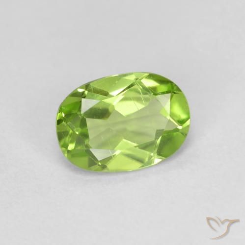 Peridoto Verde medio natural de 0.78 ct, Ovalada, VS