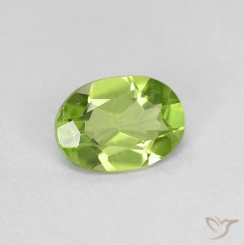 Peridoto Verde medio natural de 0.71 ct, Ovalada, VS