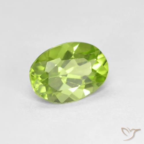 Peridoto Verde medio natural de 0.82 ct, Ovalada, VS