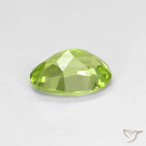 Peridoto Verde medio natural de 0.82 ct, Ovalada, VS