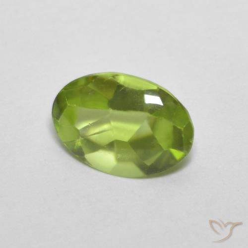Peridoto Verde medio natural de 0.84 ct, Ovalada, Transparente