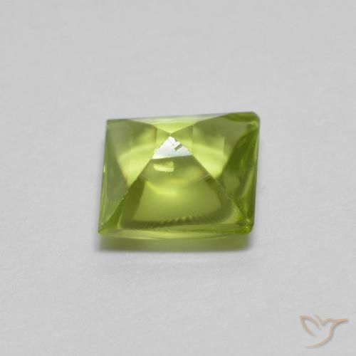 Peridoto Verde medio natural de 0.72 ct, Cuadrado, Transparente