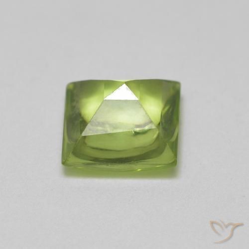 Peridoto Verde medio natural de 0.74 ct, Cuadrado, Transparente