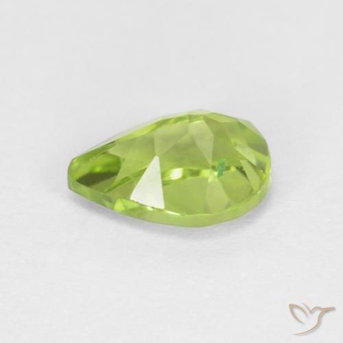 Peridoto Verde medio natural de 0.87 ct, En forma de pera, VS