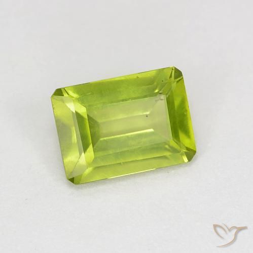 Peridoto Verde medio natural de 1.03 ct, Corte Octágono / Esmeralda, VS