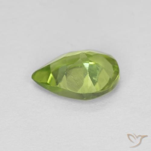 Peridoto Verde vivo natural de 0.72 ct, En forma de pera, VS