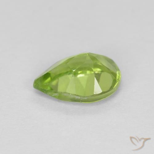 Peridoto Verde vivo claro natural de 0.74 ct, En forma de pera, VVS