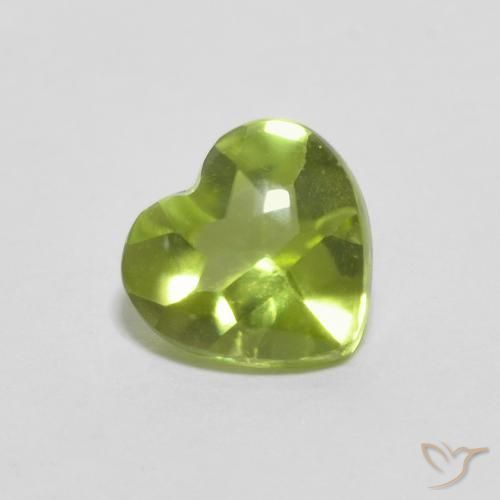 Peridoto Verde vivo natural de 0.84 ct, Corazón, Transparente