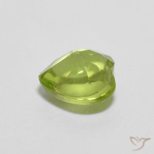Peridoto Verde vivo natural de 0.84 ct, Corazón, Transparente