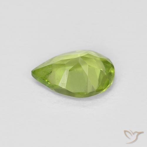 Peridoto Verde medio natural de 0.67 ct, En forma de pera, VVS-VS