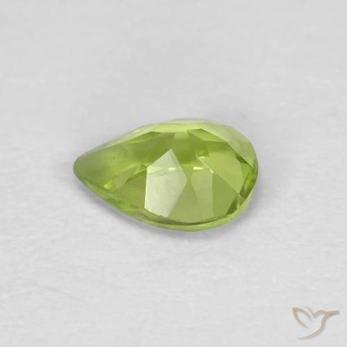 Peridoto Verde medio natural de 0.68 ct, En forma de pera, VS