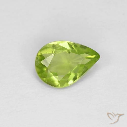 Peridoto Verde medio natural de 0.52 ct, En forma de pera, VS