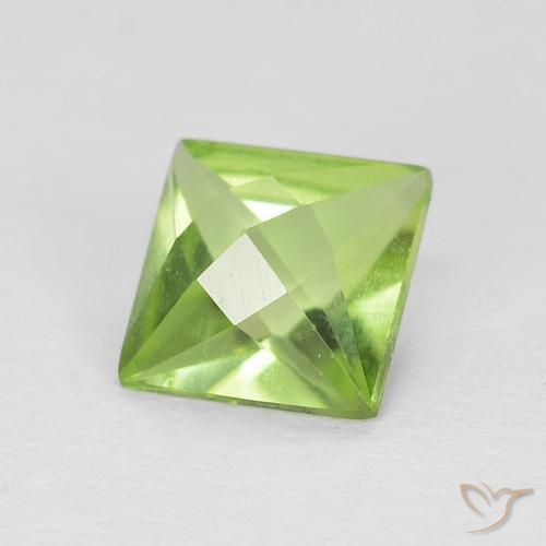 Peridoto Verde medio natural de 0.72 ct, Cuadrado, VS