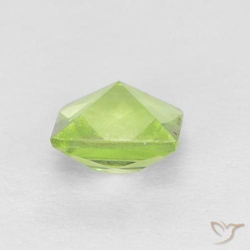 Peridoto Verde medio natural de 0.72 ct, Cuadrado, VS