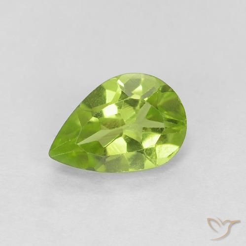 Peridoto Verde medio natural de 0.73 ct, En forma de pera, VVS-VS