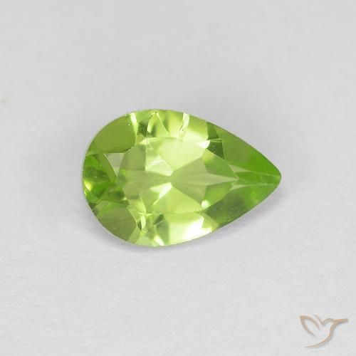 Peridoto Verde medio natural de 0.72 ct, En forma de pera, VS