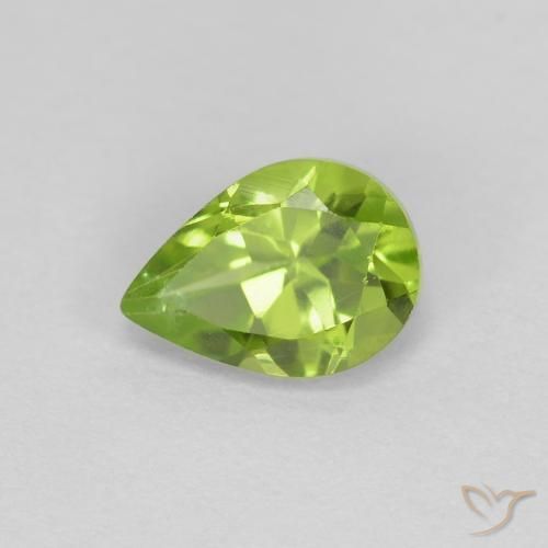 Peridoto Verde medio natural de 0.91 ct, En forma de pera, VS