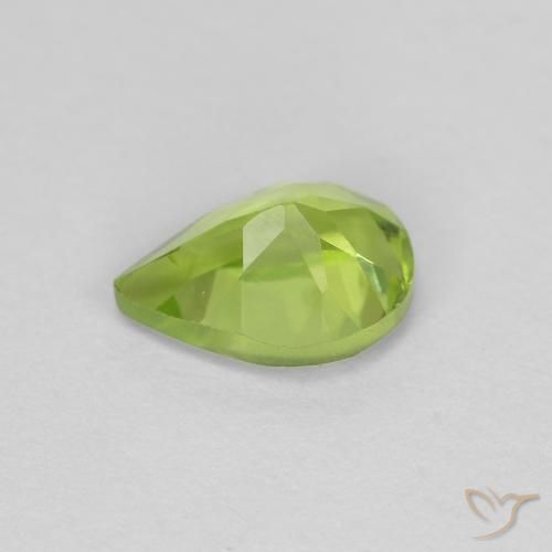 Peridoto Verde medio natural de 0.91 ct, En forma de pera, VS