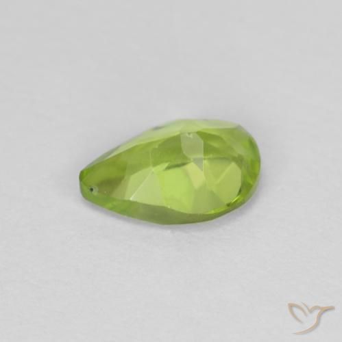 Peridoto Verde medio natural de 0.73 ct, En forma de pera, VS