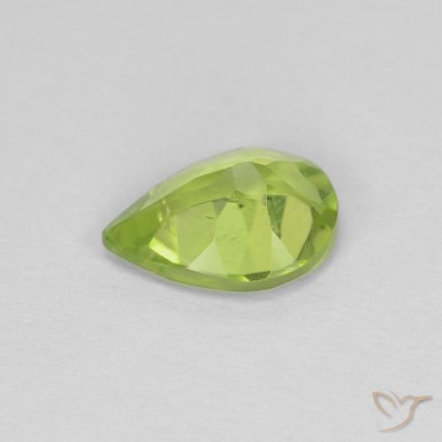 Peridoto Verde medio natural de 0.68 ct, En forma de pera, VS