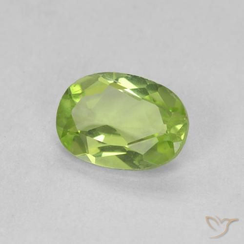 Peridoto Verde medio natural de 0.76 ct, Ovalada, VVS