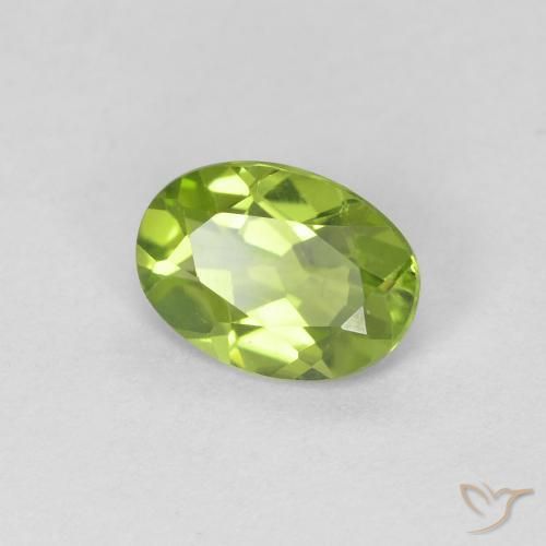 Peridoto Verde medio natural de 0.79 ct, Ovalada, VVS