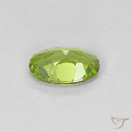 Peridoto Verde medio natural de 0.79 ct, Ovalada, VVS
