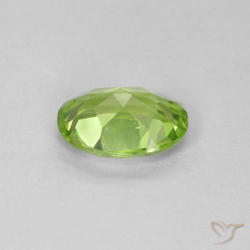 Peridoto Verde medio natural de 0.83 ct, Ovalada, VVS-VS