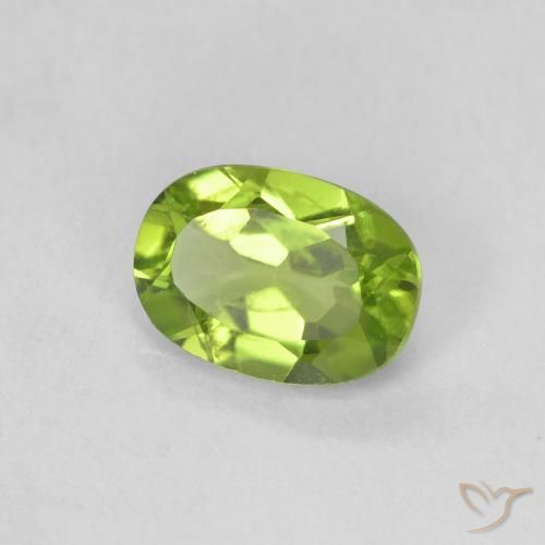 Peridoto Verde medio natural de 0.92 ct, Ovalada, VVS-VS