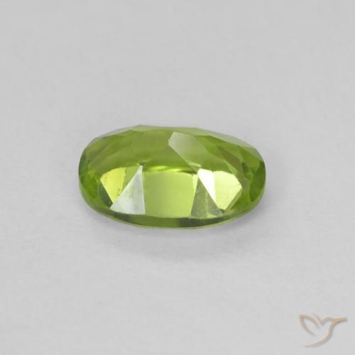 Peridoto Verde medio natural de 0.92 ct, Ovalada, VVS-VS