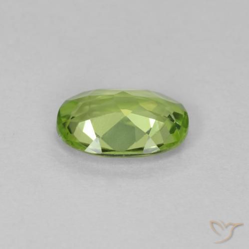 Peridoto Verde medio natural de 0.79 ct, Ovalada, VVS-VS