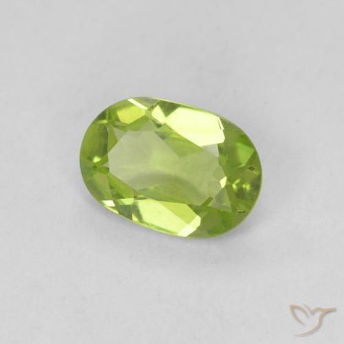 Peridoto Verde medio natural de 0.73 ct, Ovalada, VVS