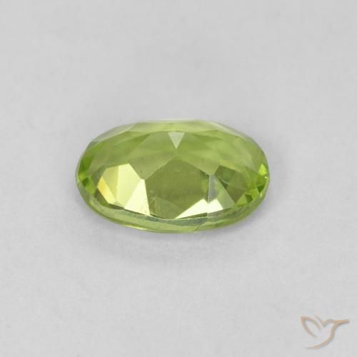 Peridoto Verde medio natural de 0.80 ct, Ovalada, VVS
