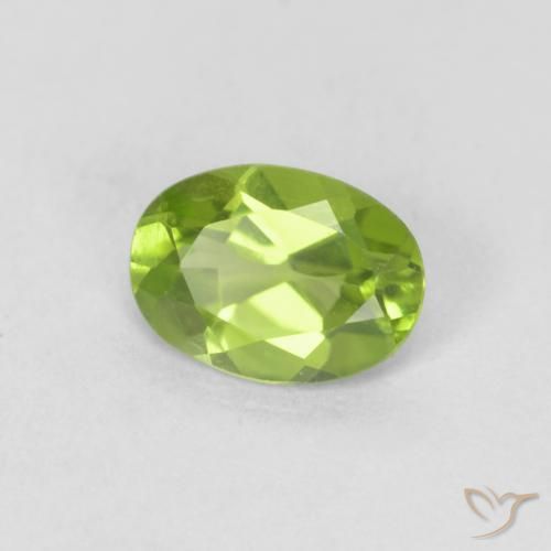 Peridoto Verde medio natural de 0.82 ct, Ovalada, VVS