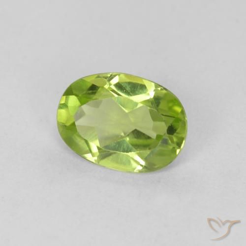 Peridoto Verde medio natural de 0.80 ct, Ovalada, VVS
