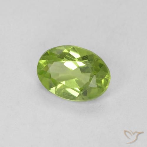Peridoto Verde medio natural de 0.59 ct, Ovalada, VVS