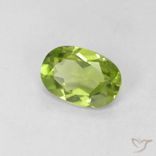 Peridoto Verde medio natural de 0.80 ct, Ovalada, VVS
