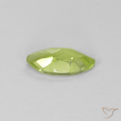 Peridoto Verde medio natural de 0.68 ct, Marquesa, VS