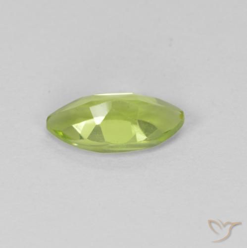 Peridoto Verde medio natural de 0.64 ct, Marquesa, VS