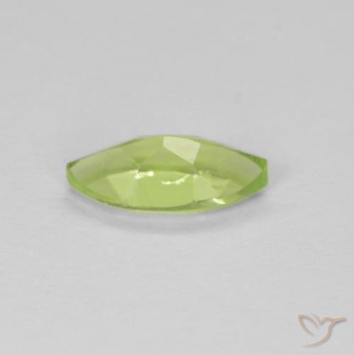 Peridoto Verde medio natural de 0.62 ct, Marquesa, VS