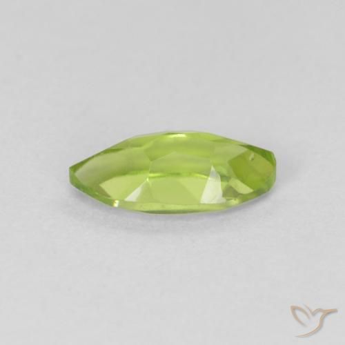 Peridoto Verde medio natural de 0.68 ct, Marquesa, VVS-VS