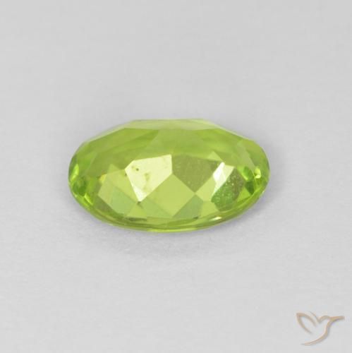 Peridoto Verde medio natural de 1.02 ct, Ovalada, VS