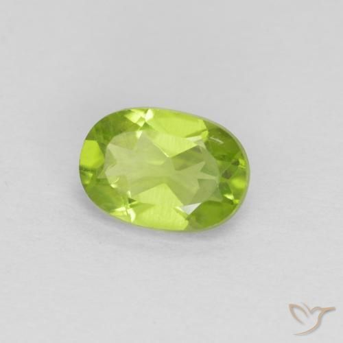 Peridoto Verde medio natural de 0.92 ct, Ovalada, VVS-VS