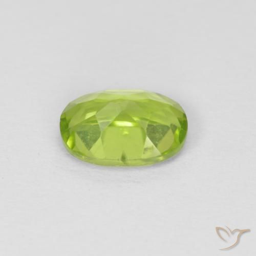 Peridoto Verde medio natural de 0.92 ct, Ovalada, VVS-VS