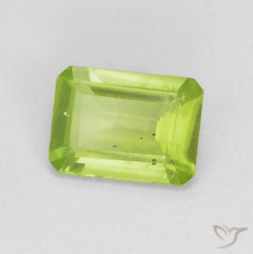 Peridoto Verde medio natural de 0.87 ct, Corte Octágono / Esmeralda, VS