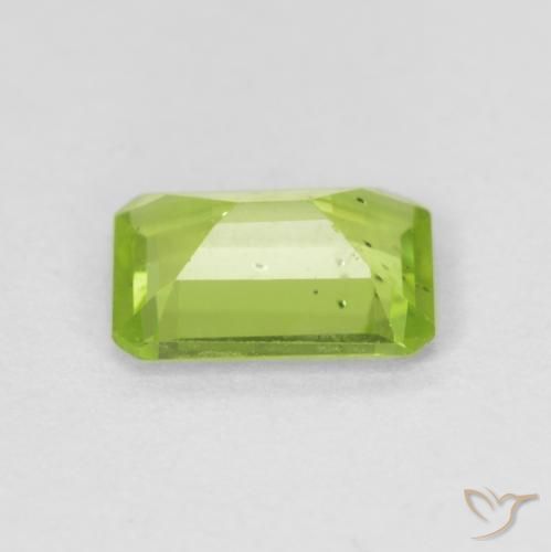 Peridoto Verde medio natural de 0.87 ct, Corte Octágono / Esmeralda, VS