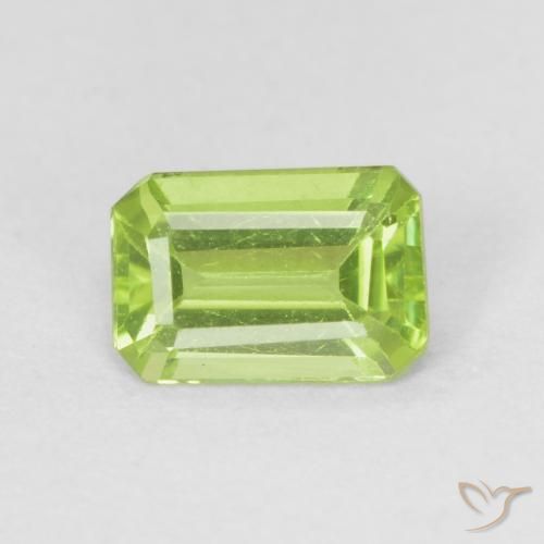 0.56ct Natural Verde medio Peridoto, corte esmeralda, VVS