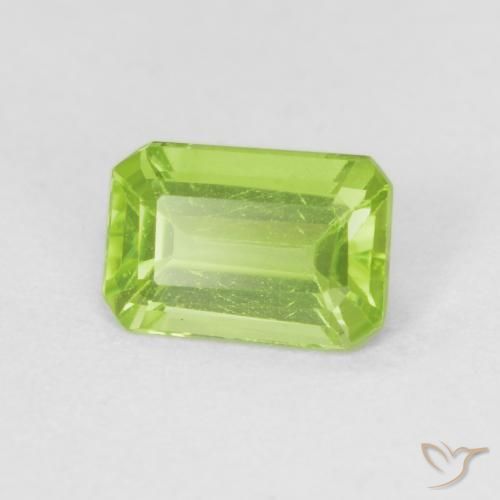 Peridoto Verde medio natural de 0.56 ct, Corte Octágono / Esmeralda, VVS